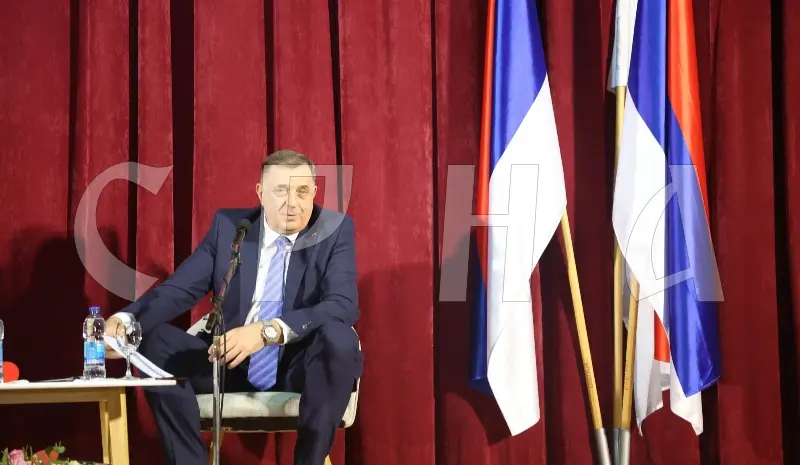 Republika Srpska President Milorad Dodik held a conversation today with residents in Derventa.