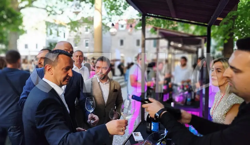 The Fine Wine festival was held in Trebinje today, which was visited by the Minister of Foreign Trade and Economic Relations in the Council of Ministers Staša Košarac, who announced that efforts would be made to enable local winemakers to enter the EU, Russian Federation and other markets.
