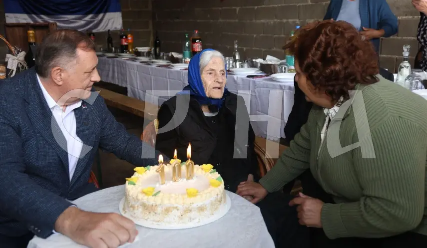 Republika Srpska President Milorad Dodik visited Ljeposava Savanović today on her 100th birthday.