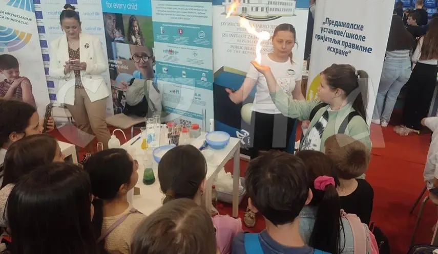 MORE THAN A HUNDRED EXPERIMENTS AND SCIENTIFIC DEMONSTRATIONS AVAILABLE TO VISITORS