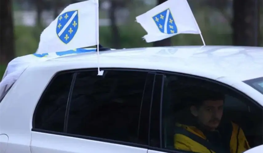 Two individuals from Srebrenik were fined for misdemeanors in the Doboj area after displaying war flags of the so-called Army of BiH on their vehicles, which were subsequently confiscated.