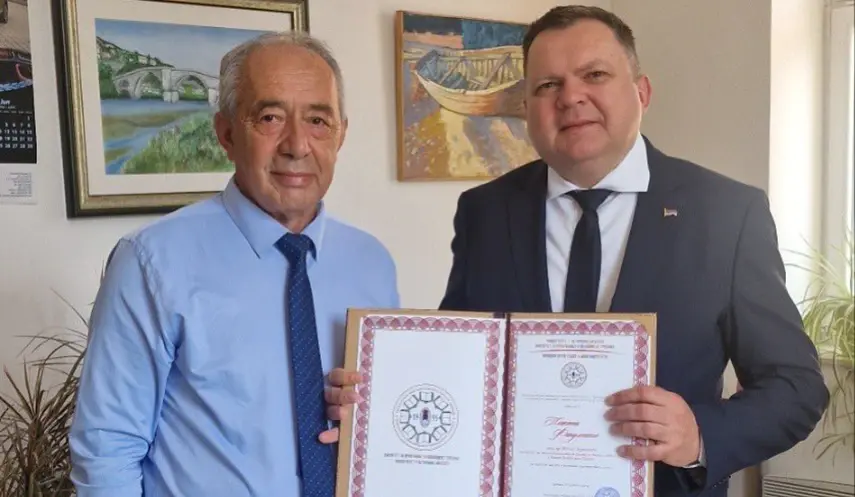 MINISTER BUDIMIR AWARDED PLAQUE FOR MERITS AND CONTRIBUTION TO DEVELOPMENT OF THE FACULTY OF MANAGEMENT