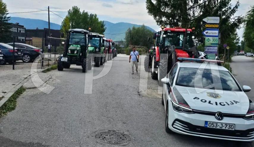 The Sarajevo Canton police prevented farmers from reaching the canton government building to express their dissatisfaction, despite the protest being officially announced.