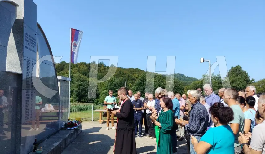 BRATUNAC, AUGUST 8 /SRNA/ – A memorial service was held today at the monument in the Bratunac village of Ježestica for the souls of 39 local residents killed during the Defensive–Patriotic War, including eight women, as well as for Serb villagers fell during World War II.