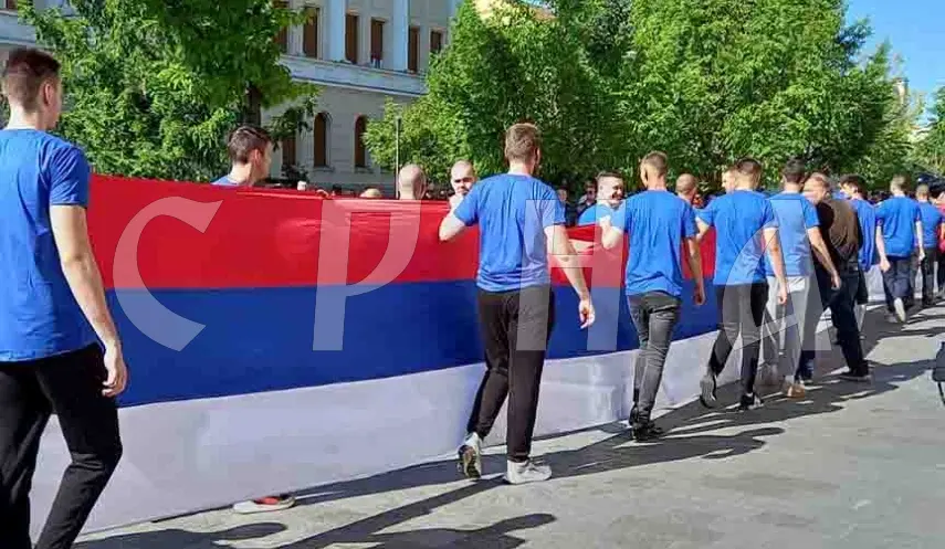 UNFURLING OF LARGE TRICOLOR, DODIK WELCOMED IT IN FRONT OF PRESIDENTIAL PALACE