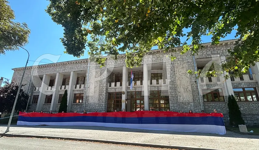 50-METER SERBIAN TRICOLOUR UNFURLED