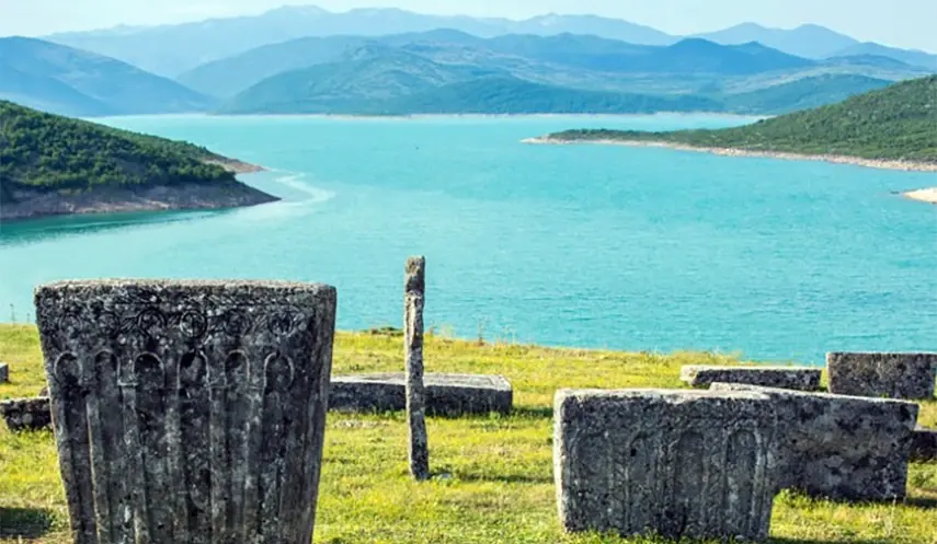 BILEĆA LAKE, NECROPOLIS OF ANCIENT MEDIEVAL TOMBSTONES AND CHURCH IN TRNOV DO