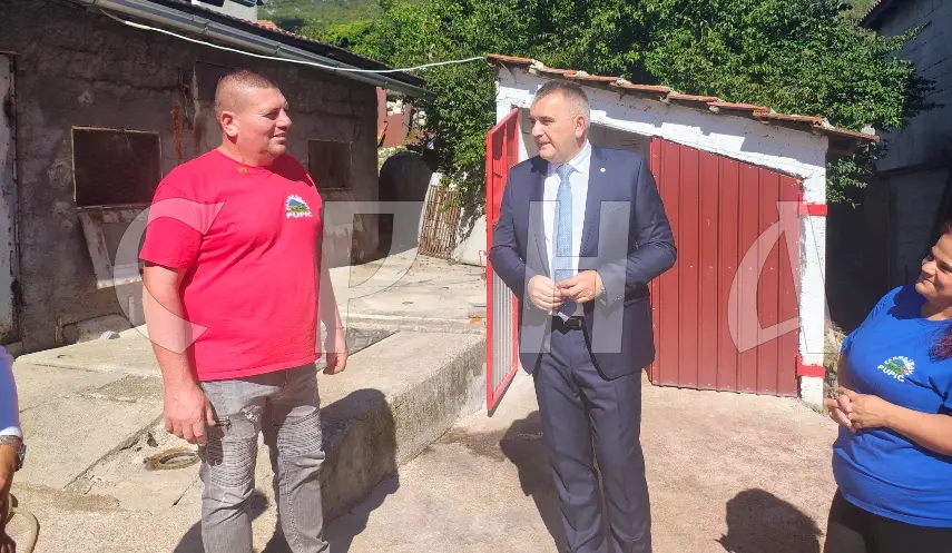 MINIĆ VISITS PUPIĆ FAMILY FARM