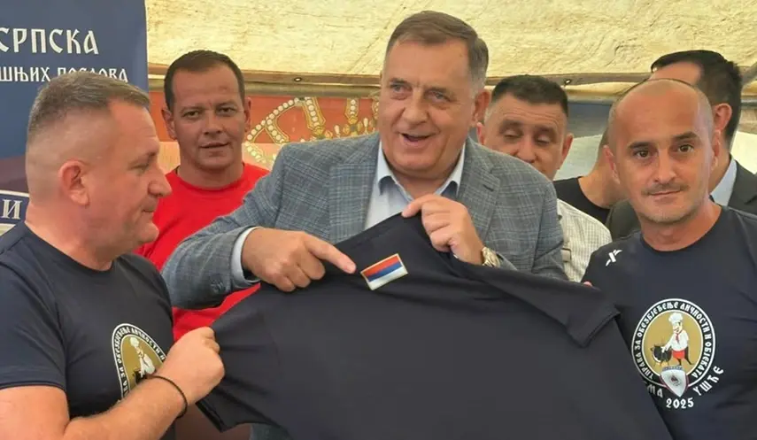 DODIK CALLED ON CITIZENS TO PROUDLY DISPLAY SERBIAN TRICOLOR FLAGS TOMORROW