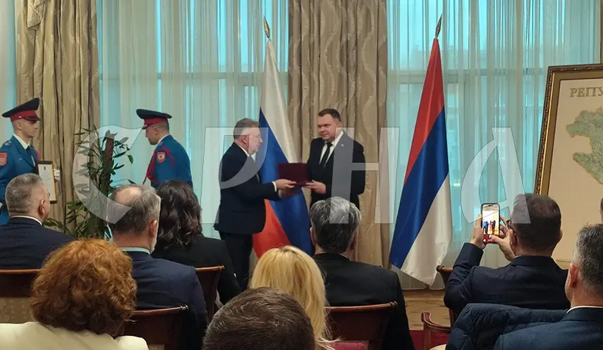 KALABUKHOV PRESENTS AWARD TO BUDIMIR