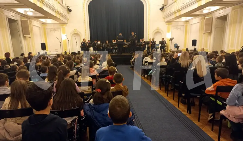 POLICE ORCHESTRA BRINGS MUSIC TO YOUNG STUDENTS IN BANJA LUKA