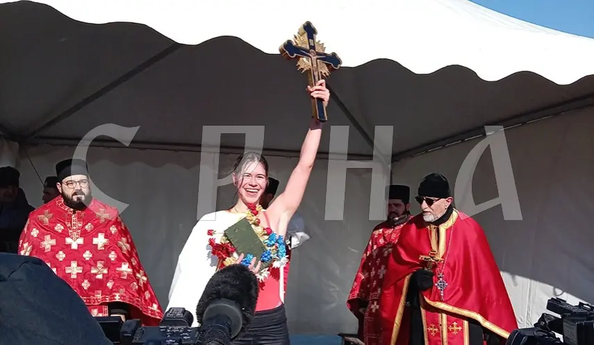 MAŠA FIRST TO REACH THE HOLY CROSS AMONG 400 SWIMMERS IN ZEMUN