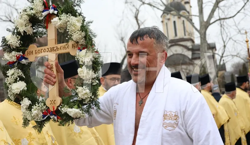 DALIBOR KAJIŠ WINS EPIPHANY HOLY CROSS SWIM