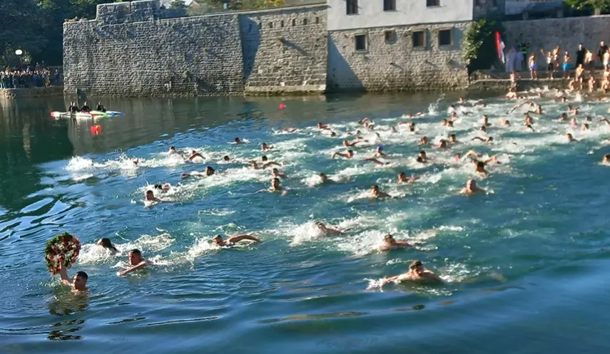 EIGHTEEN-YEAR-OLD ANDREJ LUČIĆ FIRST TO REACH THE HOLY CROSS