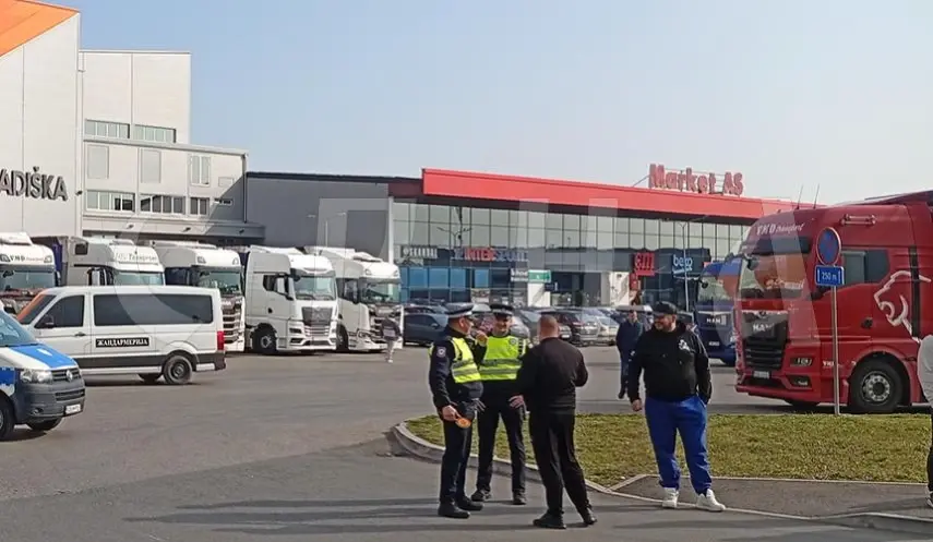 NO BLOCKADE OF BORDER CROSSING