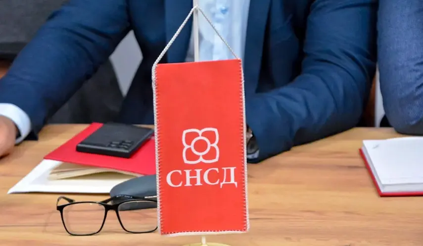 ASSOCIATIONS ARE CORRECTING "TROIKA'S" POLITICAL INCOMPETENCE