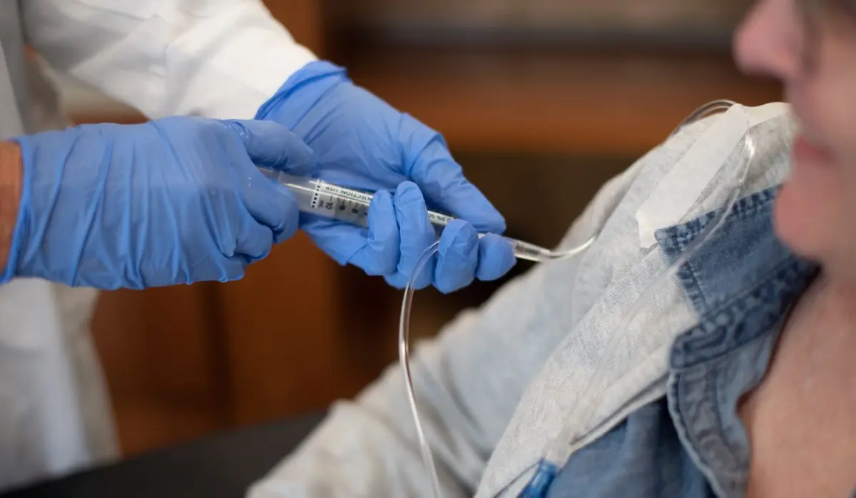 SCIENTISTS DEVELOP GENOMIC TEST TO DETERMINE WHO ACTUALLY NEEDS CHEMOTHERAPY