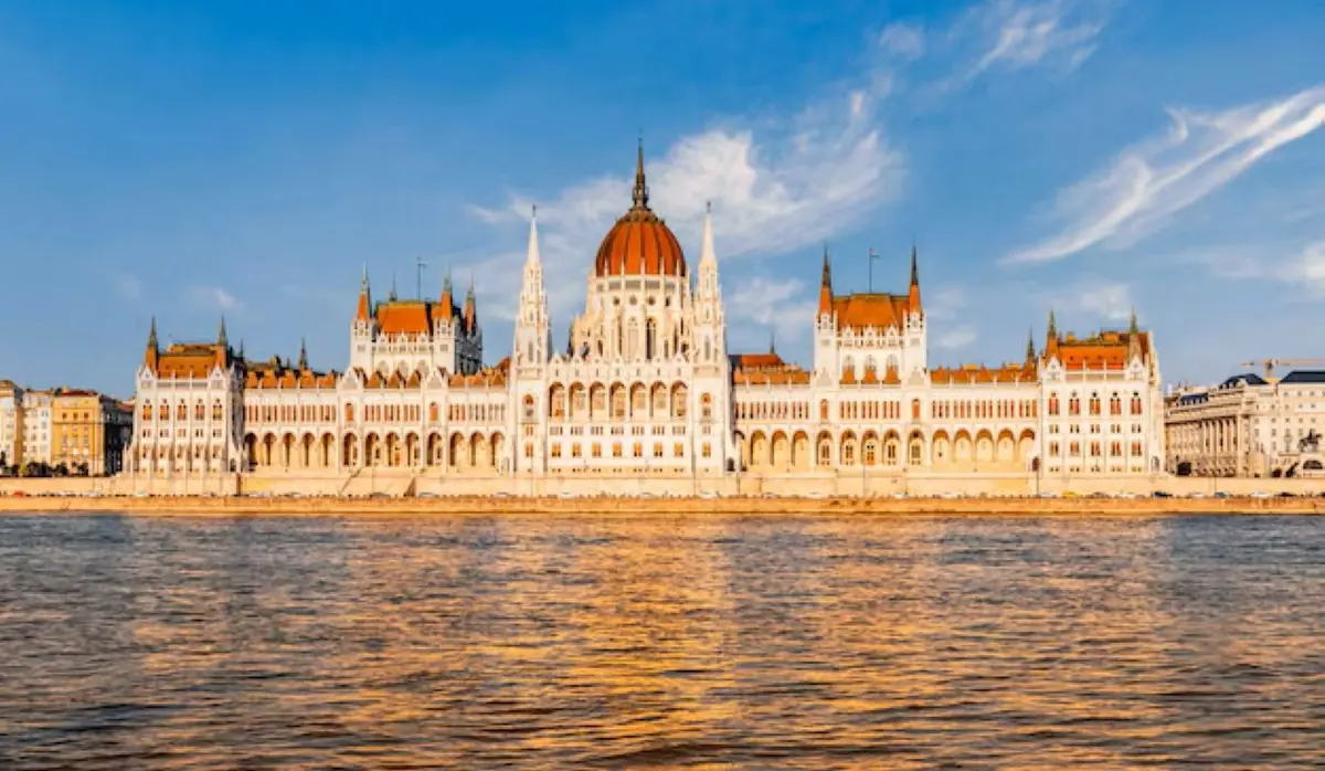 HUNGARIAN PARLIAMENT SUSPENDS ICC WITHDRAWAL PROCESS