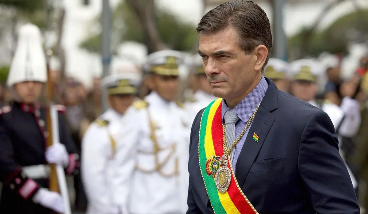 BOLIVIA'S PRESIDENT REDUCES HIS SALARY BY 50 PER CENT