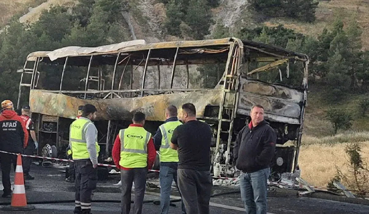 12 PEOPLE KILLED IN TWO TRAFFIC ACCIDENTS