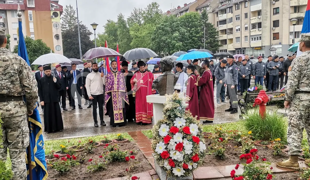 WREATHS LAID AND MEMORIAL SERVICE HELD FOR FALLEN MEMBERS OF THE 65TH MOTORIZED REGIMENT
