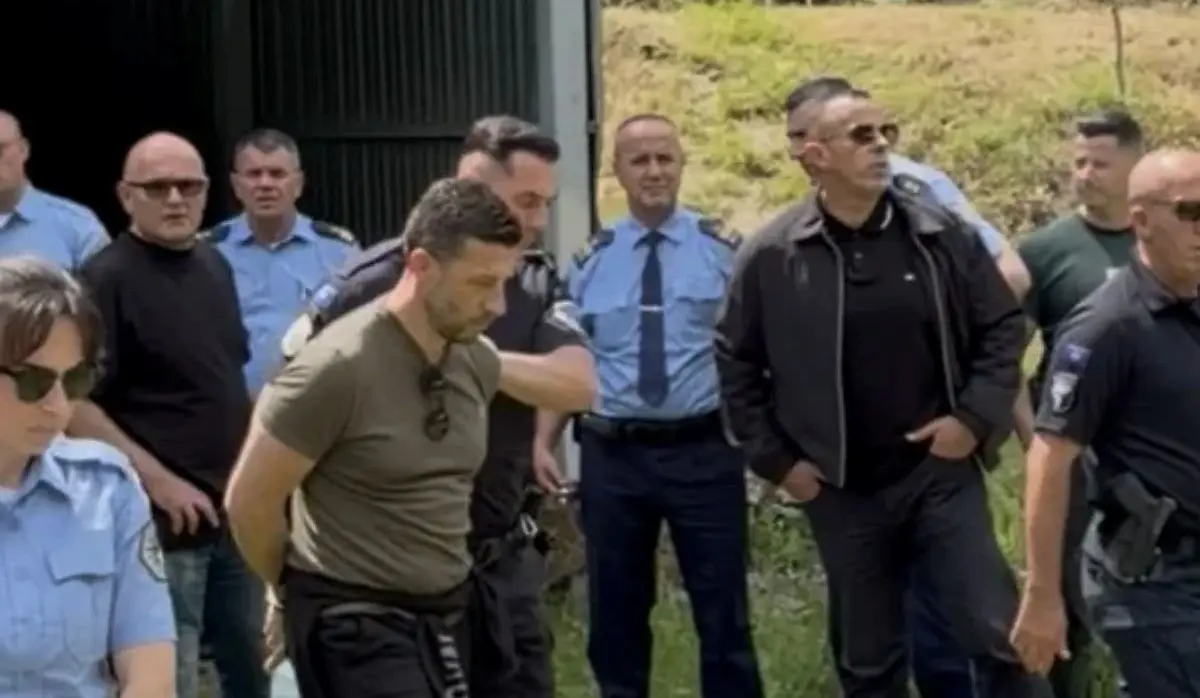 SIX YOUNG MEN FROM MONTENEGRO DETAINED AND FINED OVER SERBIAN FLAG