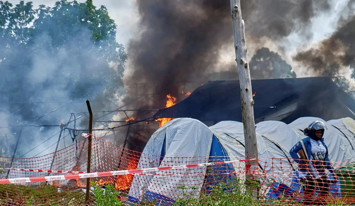 RECEPTION TENT FOR PATIENTS SET ON FIRE, 18 INFECTED PERSONS ESCAPED