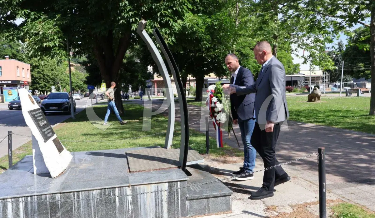 WREATH LAID AT MONUMENT TO FALLEN PORTUGUESE SOLDIERS