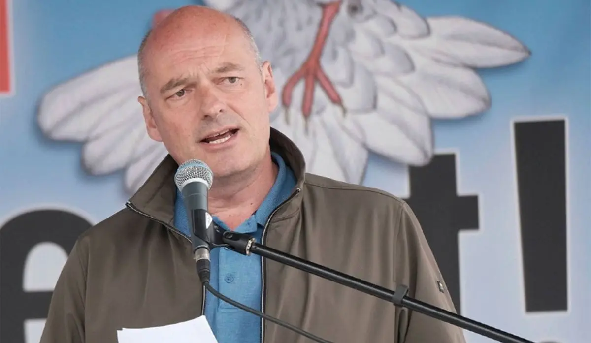 GERMAN POLITICIAN ASKS FOR FORGIVENESS FOR FASCISM AND WORLD WAR II