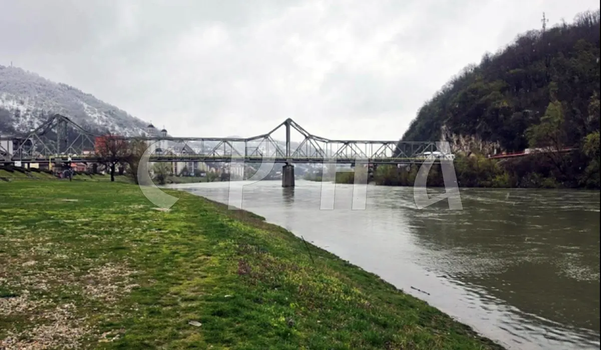 POLICE OFFICERS SAVE WOMAN FROM DROWNING IN THE DRINA RIVER