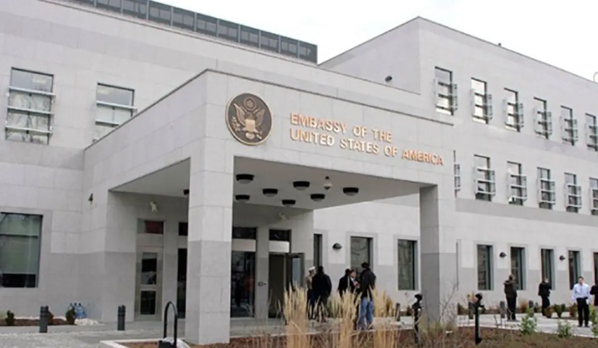 PIC'S HESITANCE FORCES AMERICA TO REVIEW ITS ROLE IN INTERNATIONAL PRESENCE IN BiH
