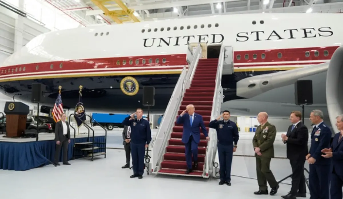 TRUMP PRESENTS NEW PRESIDENTIAL AIRCRAFT