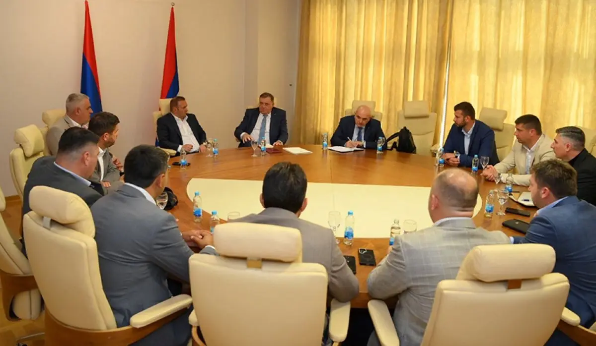 DODIK: SNSD'S STRENGTH HAS ALWAYS BEEN ITS UNITY AND CLOSE TIES WITH PEOPLE