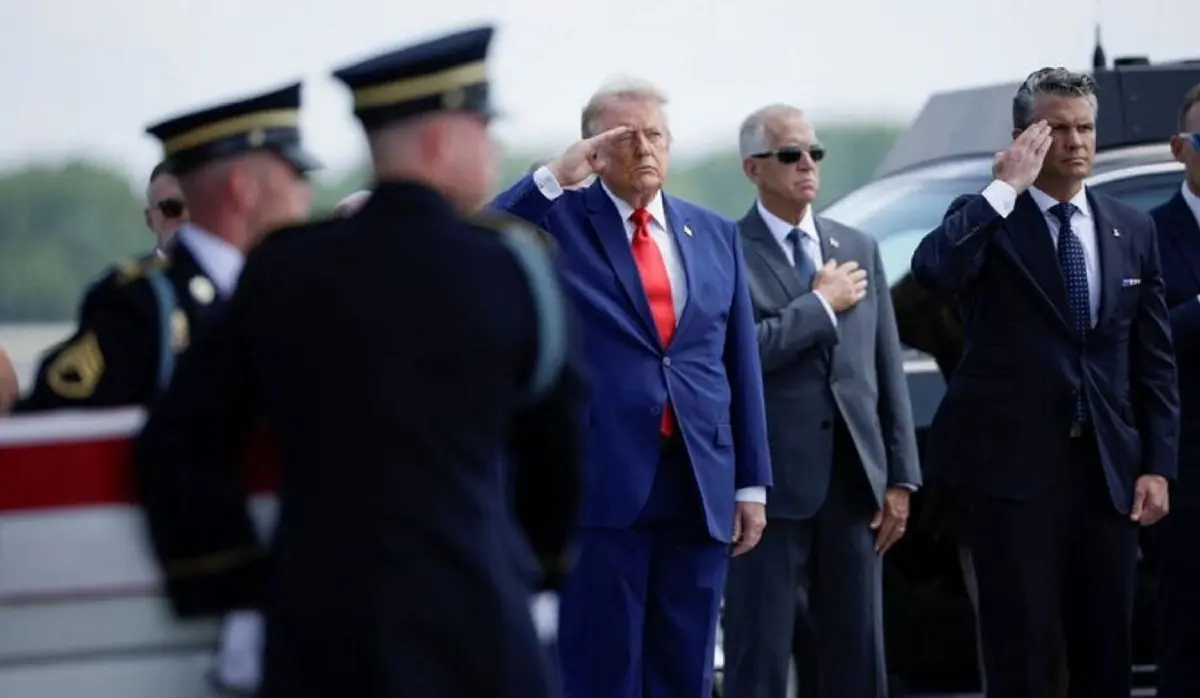 TRUMP RECEIVES CASKETS WITH THE BODIES OF US SOLDIERS