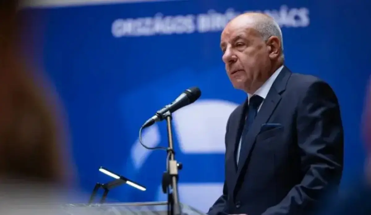 SULYOK SIGNS AMENDMENT CONFIRMING END OF MANDATE