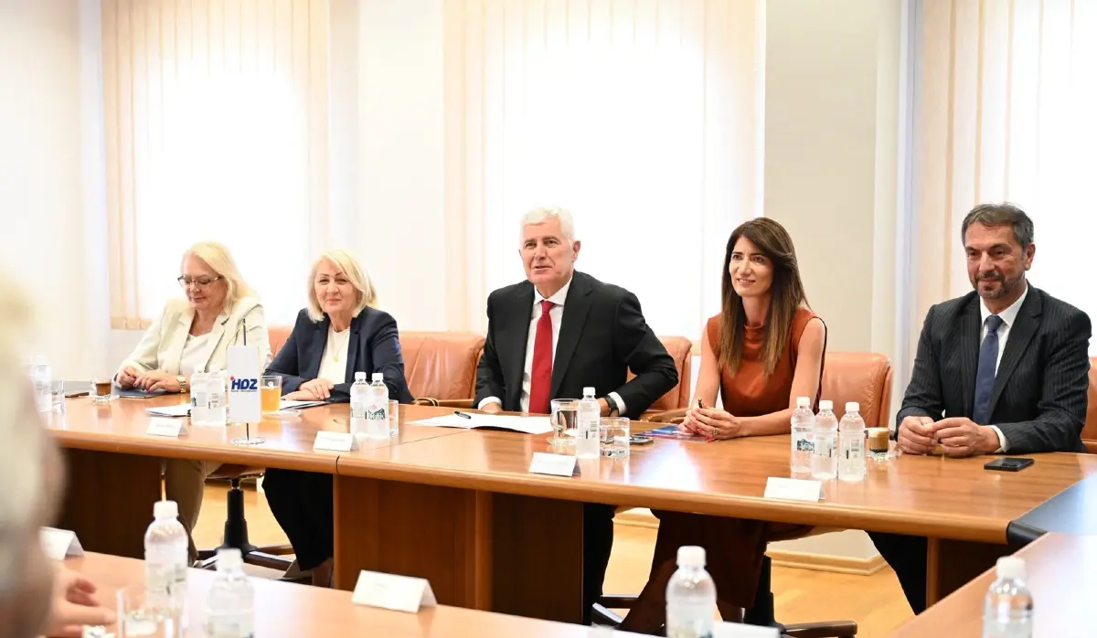 ČOVIĆ CALLS FOR RESOLUTION OF CONSTITUENT PEOPLES' LEGITIMATE REPRESENTATION