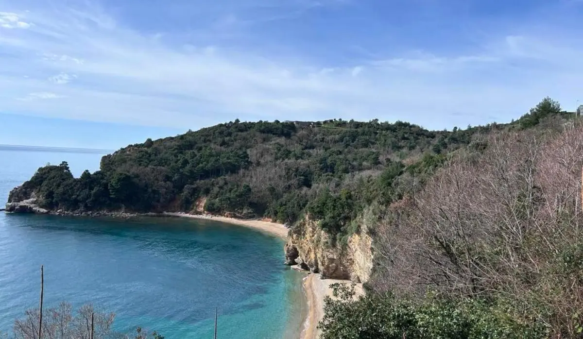 YOUNG MAN FROM SERBIA DROWNS AT MOGREN BEACH IN BUDVA