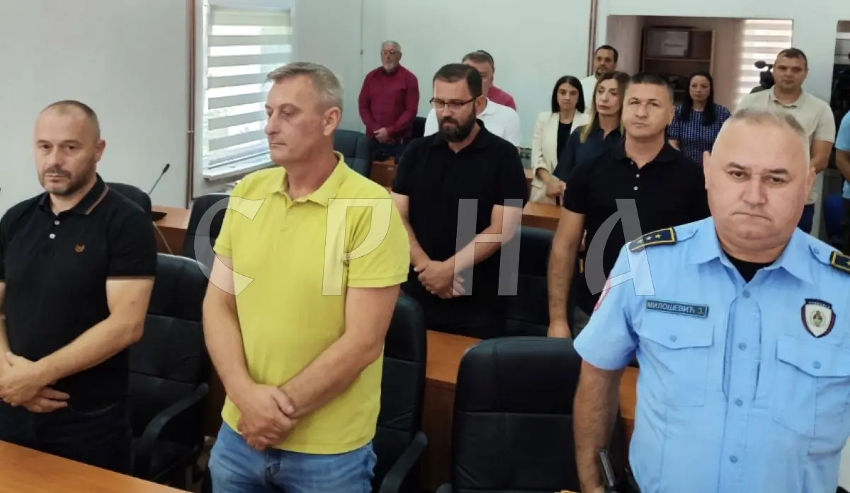 BOSNIAKS BOYCOTTED, SERBS HONOURED VICTIMS FROM THEIR OWN PEOPLE