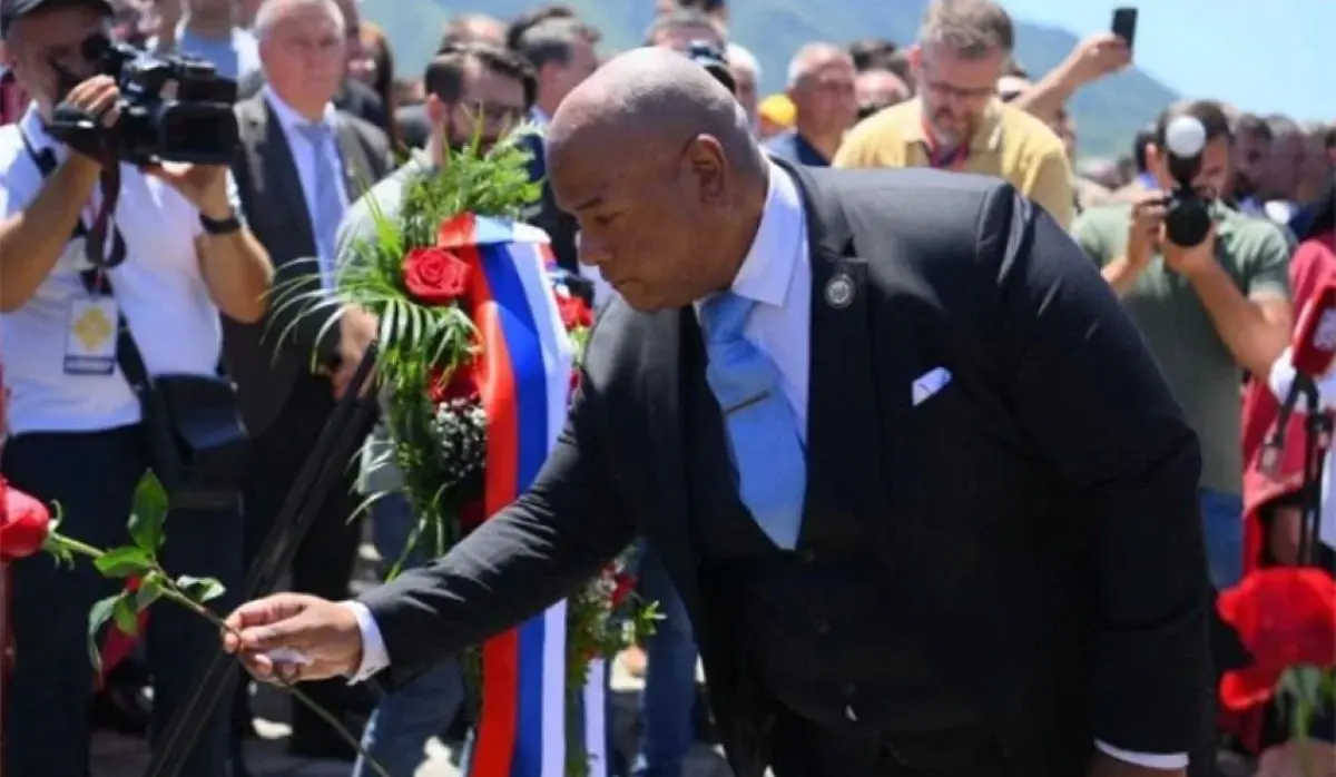 BURNS' ARRIVAL IN BRATUNAC BRINGS HOPE TO FAMILIES OF SERB VICTIMS