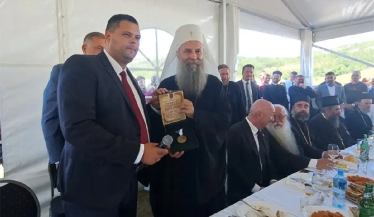 KOVAČEVIĆ AWARDS COMMEMORATRIVE MEDALS TO PATRIARCH PORFIRIJE AND DODIK