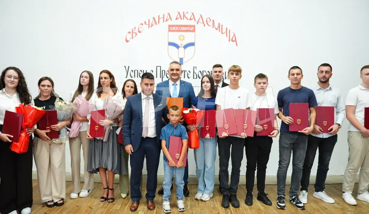 PLAQUE FOR CONTRIBUTION TO MUNICIPALITY DEVELOPMENT PRESENTED TO MINIĆ
