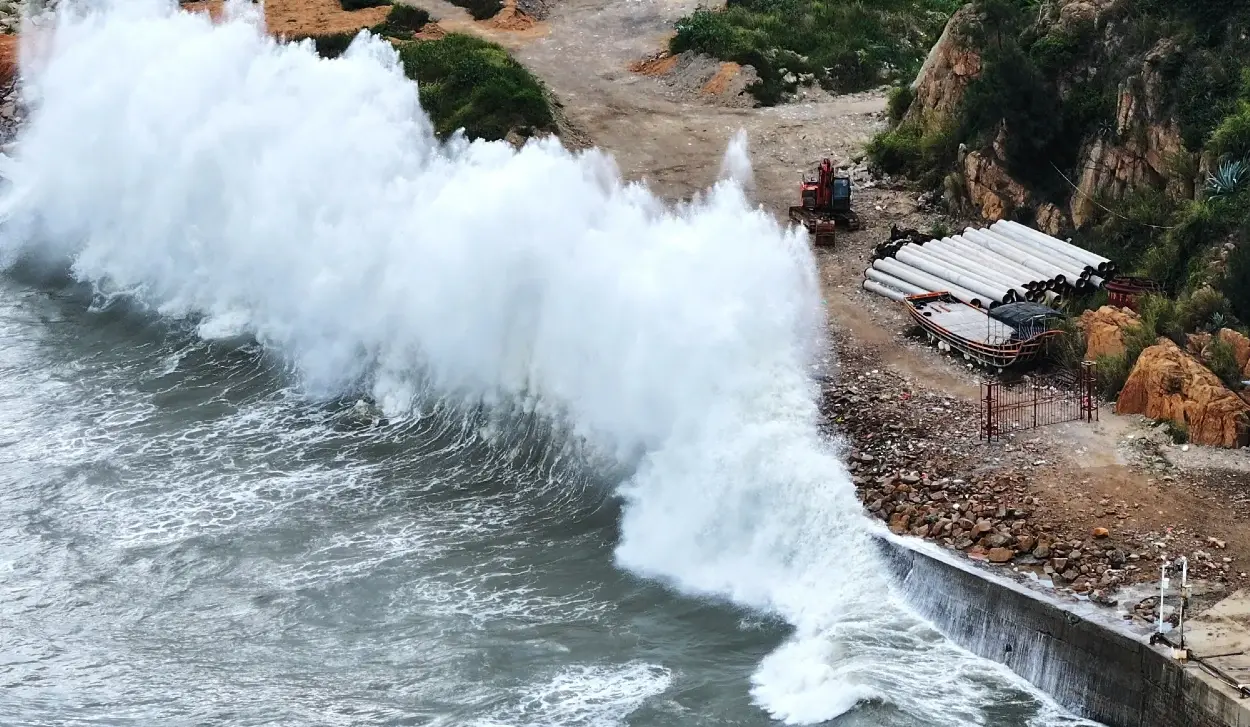STORM HITS EASTERN CHINA AFTER TYPHOON DOLPHIN