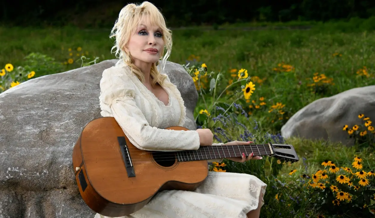COUNTRY MUSIC LEGEND DOLLY PARTON DIES AT 80