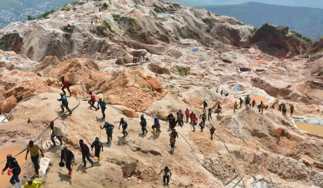 AT LEAST 100 KILLED DUE TO ROCK COLLAPSE IN GOLD MINE