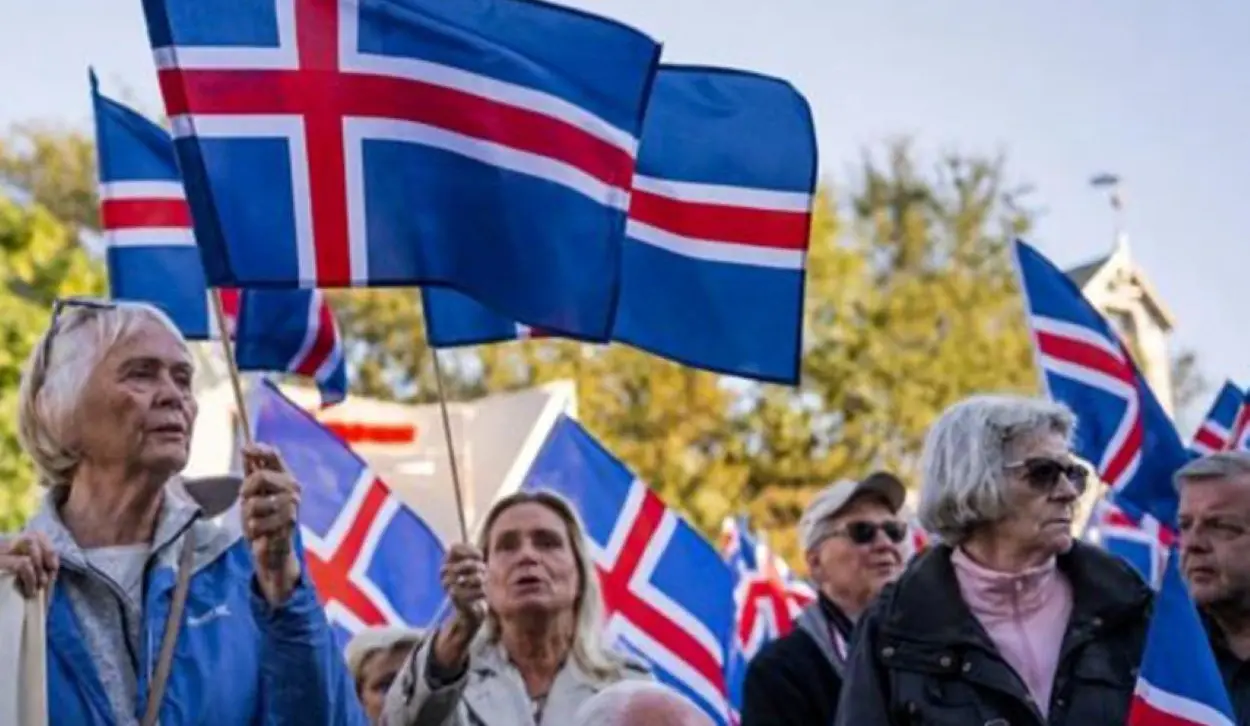 ICELANDERS REJECT EU MEMBERSHIP NEGOTIATIONS