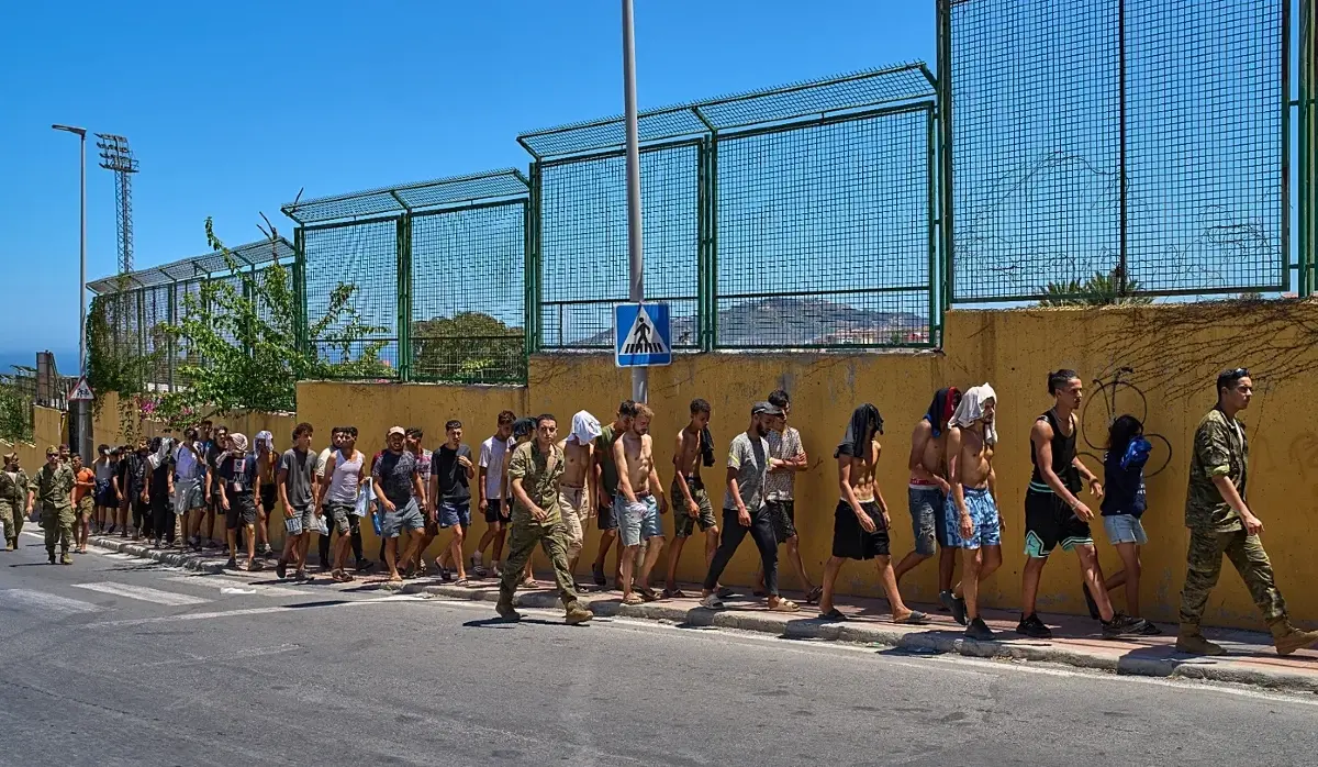 POLICE SEARCH FOR A NEW GROUP OF MIGRANTS DISEMBARKED ON MAINLAND SPAIN