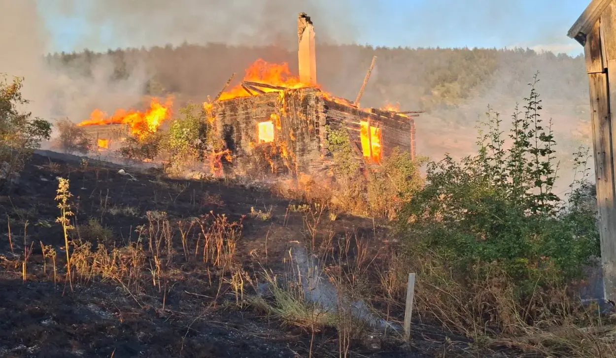 FIRE IN VRANOVINA VILLAGE BROUGHT UNDER CONTROL, TEAMS REMAIN ON DUTY