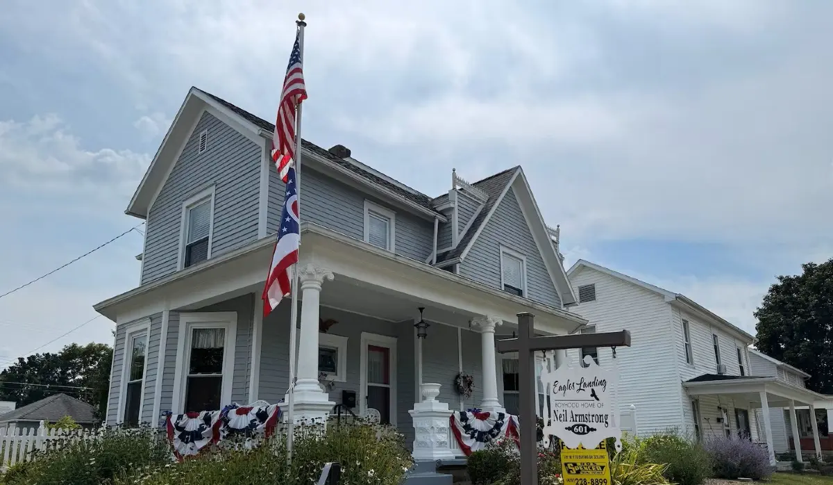 NEIL ARMSTRONG'S CHILDHOOD HOME PUT UP FOR SALE
