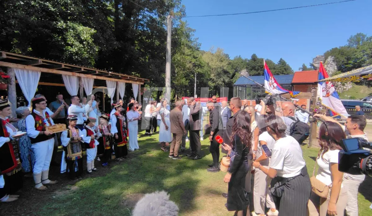 DODIK AND VUČIĆ JOIN FESTIVITIES IN JANJSKE OTOKE