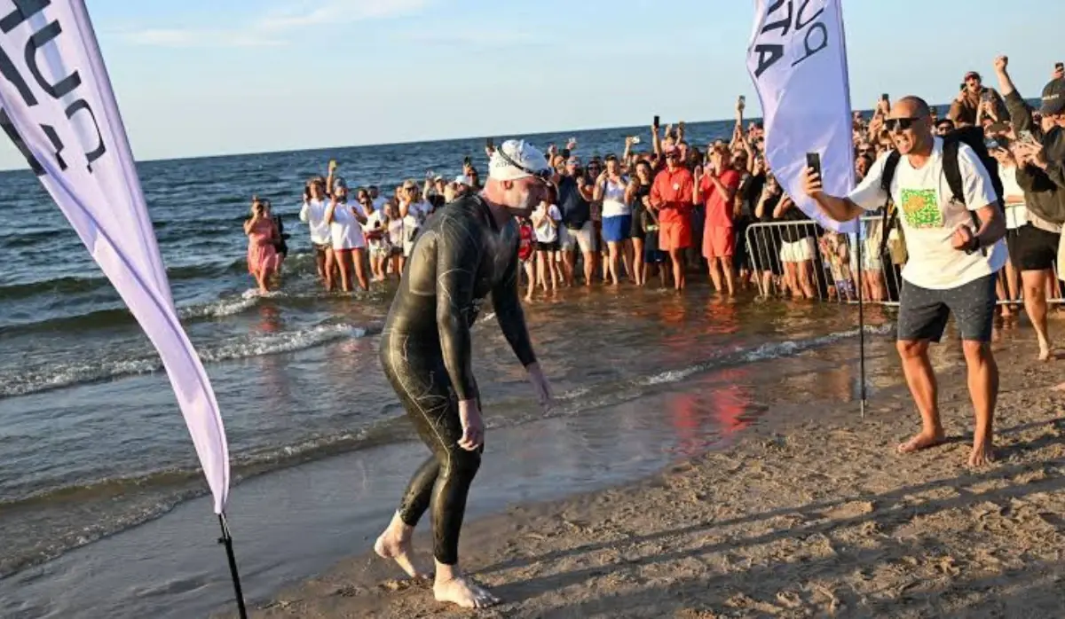 POLE KUBKOWSKI SWIMS ACROSS THE BALTIC SEA